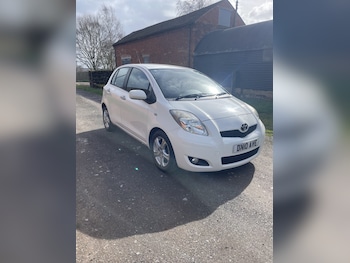 Used Toyota Yaris 2010 for sale - 77880945: Photo