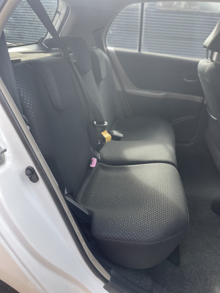 Used Toyota Yaris 2010 for sale - 77880945: Photo 21