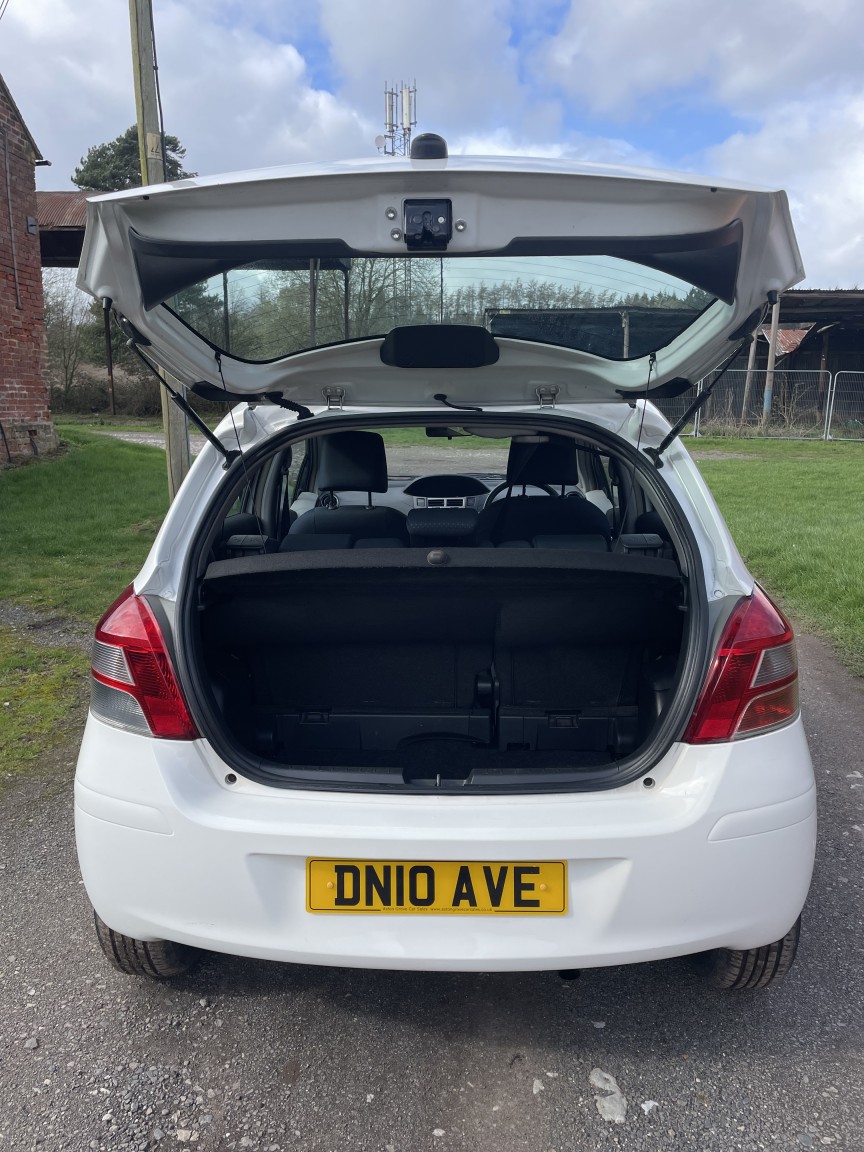 Used Toyota Yaris 2010 for sale - 77880945: Photo 23