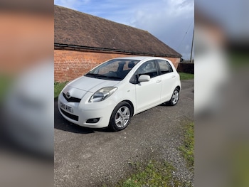 Used Toyota Yaris 2010 for sale - 77880945: Photo