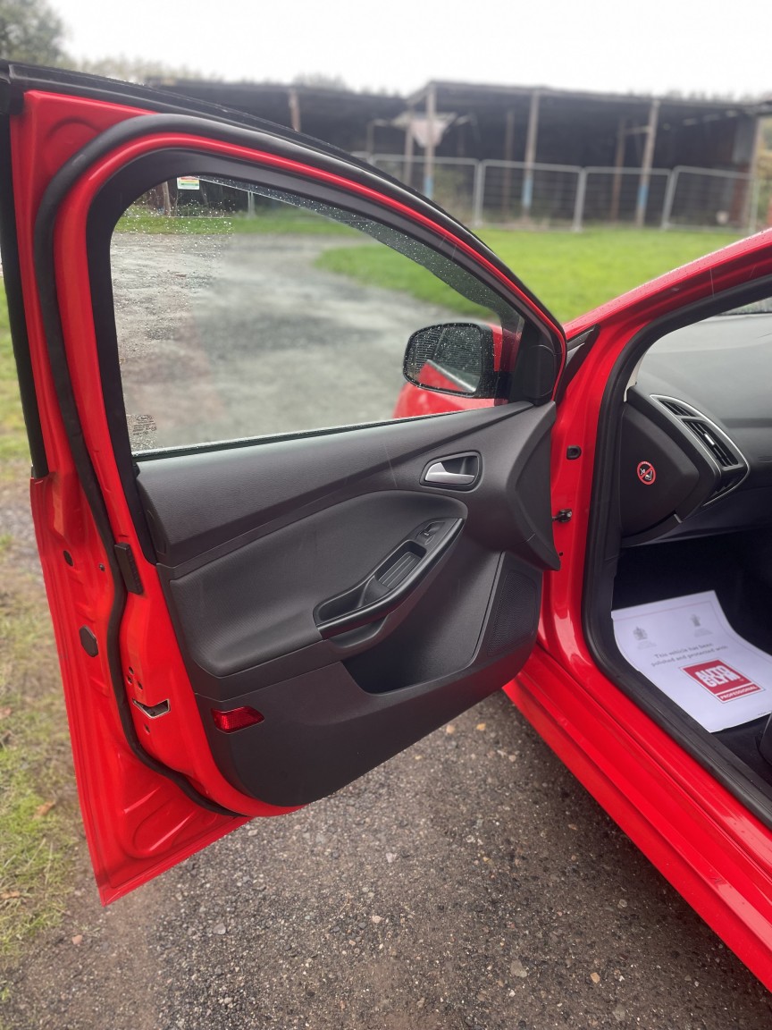 Used Ford Focus 2014 for sale - 76382470: Photo 14