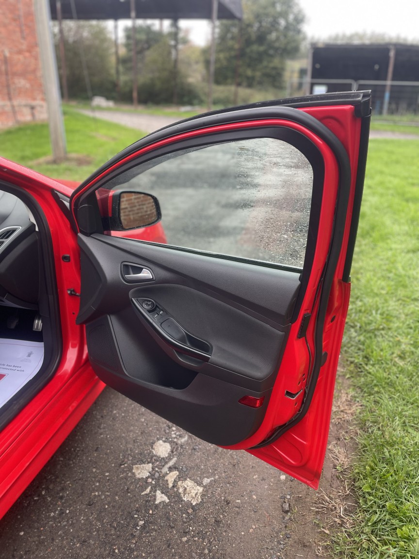 Used Ford Focus 2014 for sale - 76382470: Photo 9