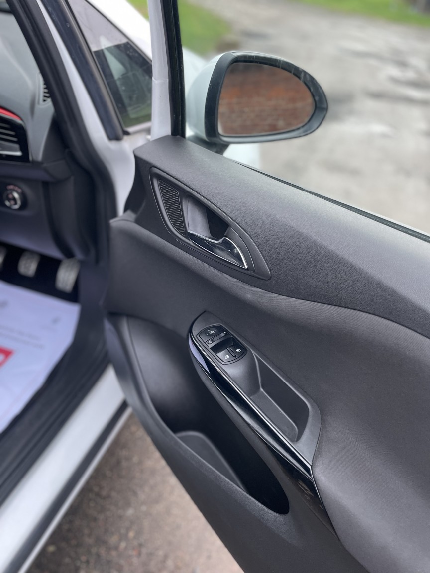 Used Vauxhall Corsa 2015 for sale - 77395152: Photo 9