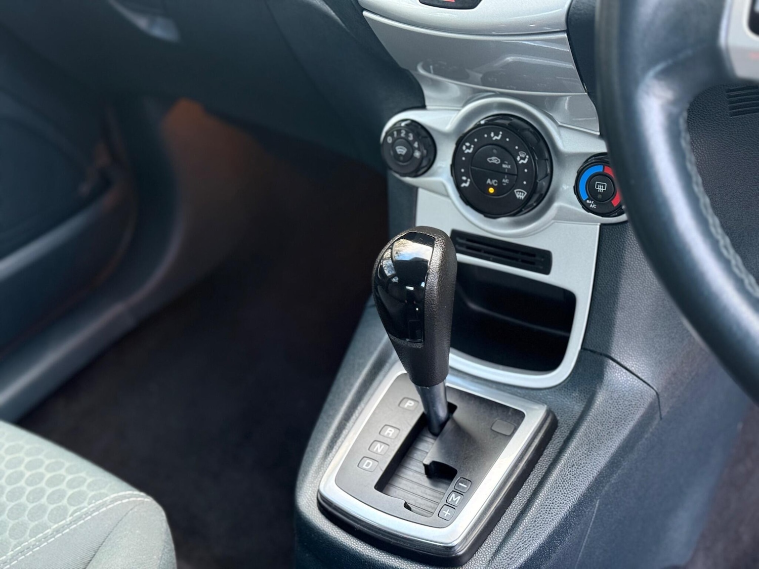 Used Ford Fiesta 2011 for sale - 76936389: Photo 10