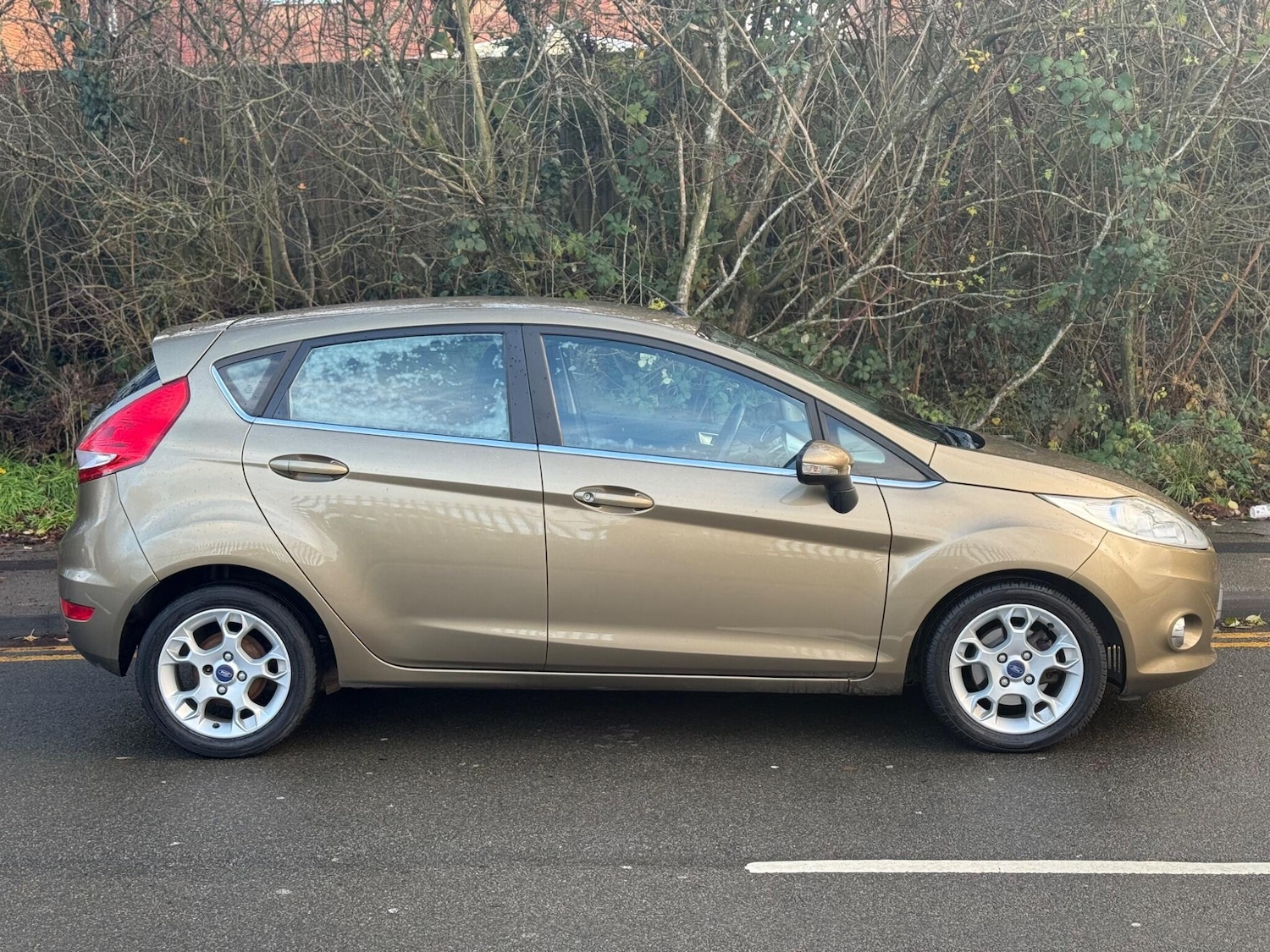 Used Ford Fiesta 2011 for sale - 76936389: Photo 2