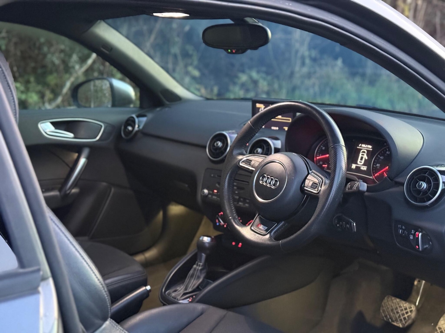 Used Audi A1 2011 for sale - 76752594: Photo 4