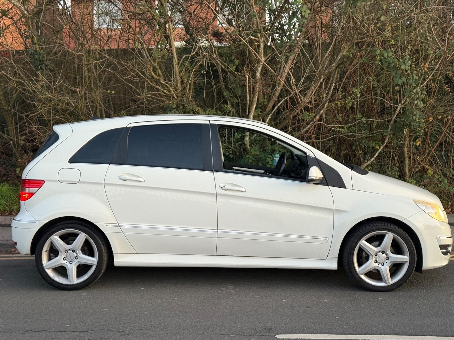 Used Mercedes-Benz B Class 2010 for sale - 76666710: Photo 2