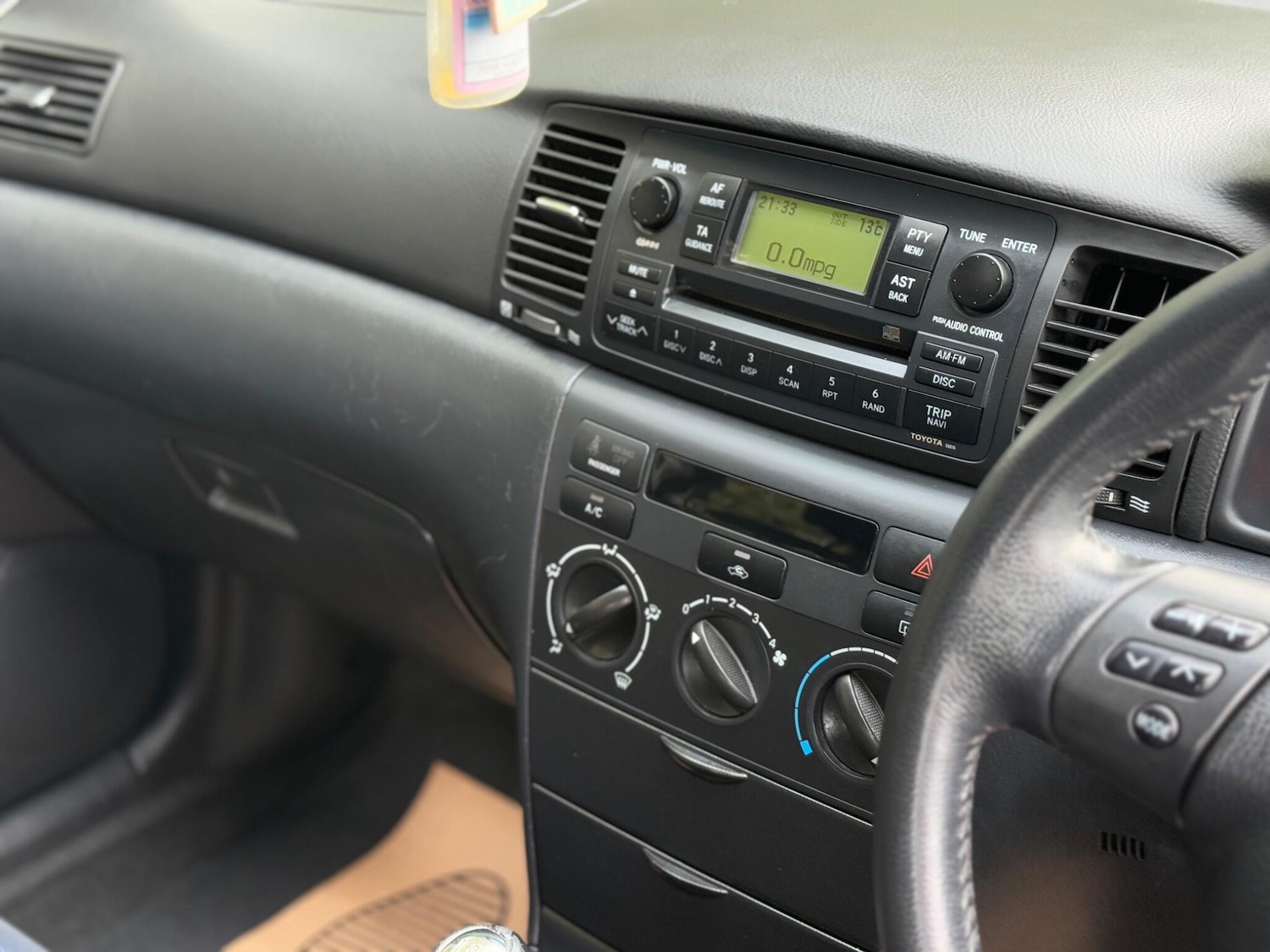 Used Toyota Corolla 2004 for sale - 76579749: Photo 15