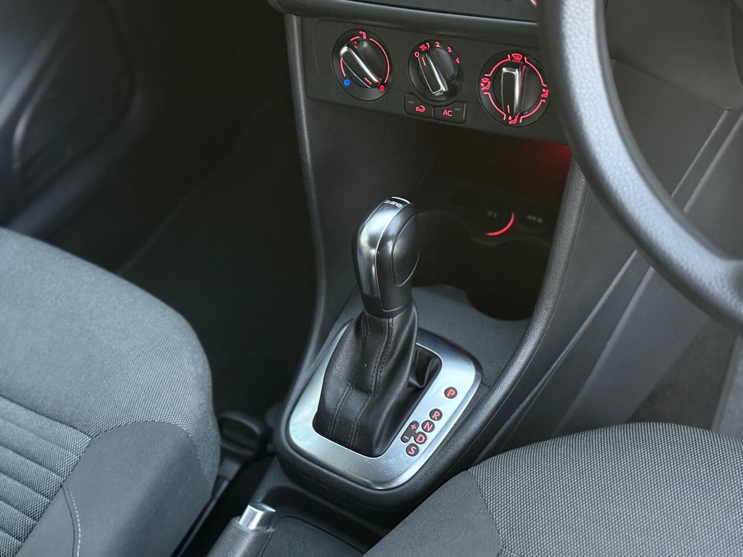 Used Volkswagen Polo 2013 for sale - 76715573: Photo 8