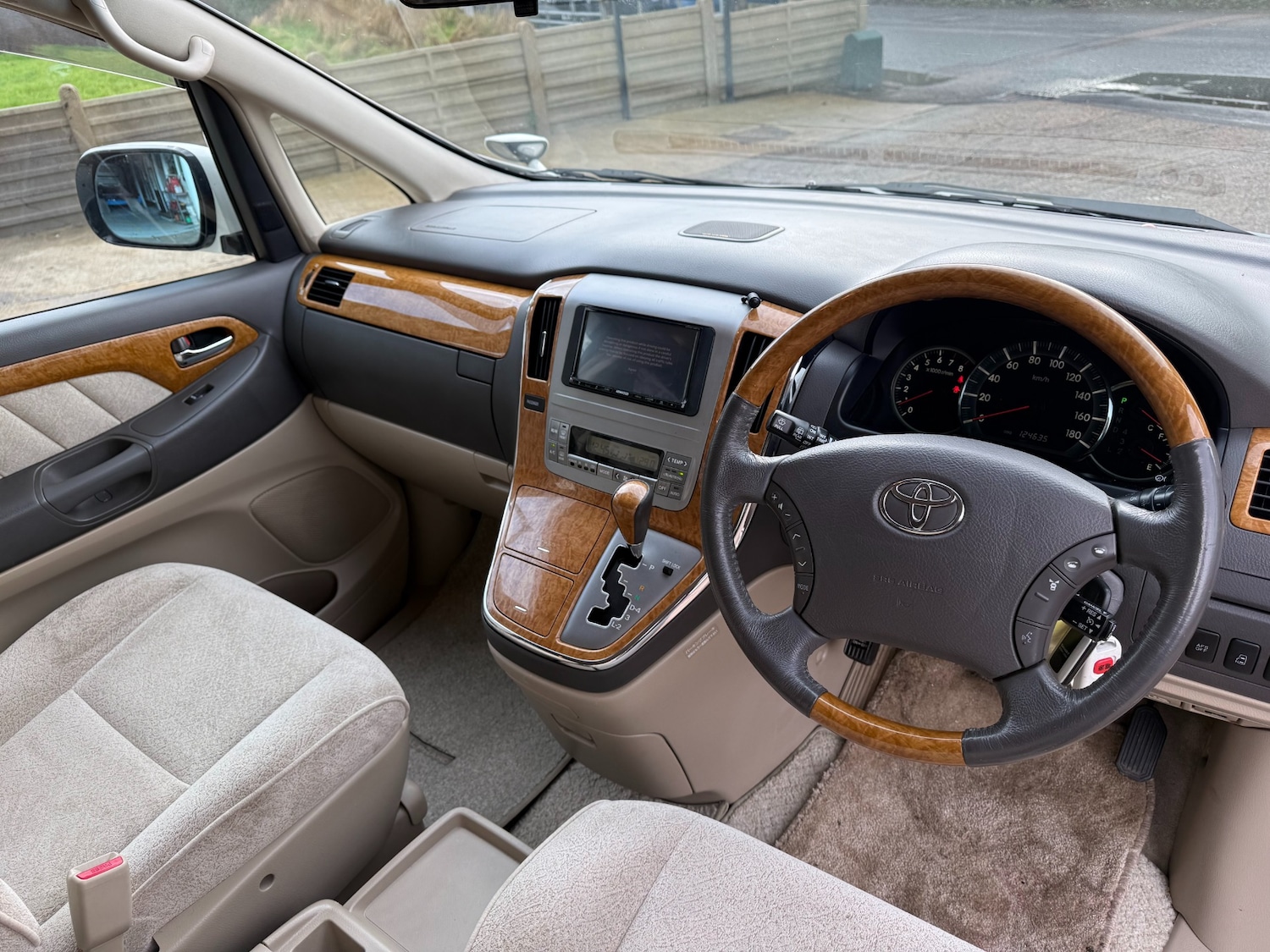 Used Toyota Alphard 2017 for sale - 77530215: Photo 10