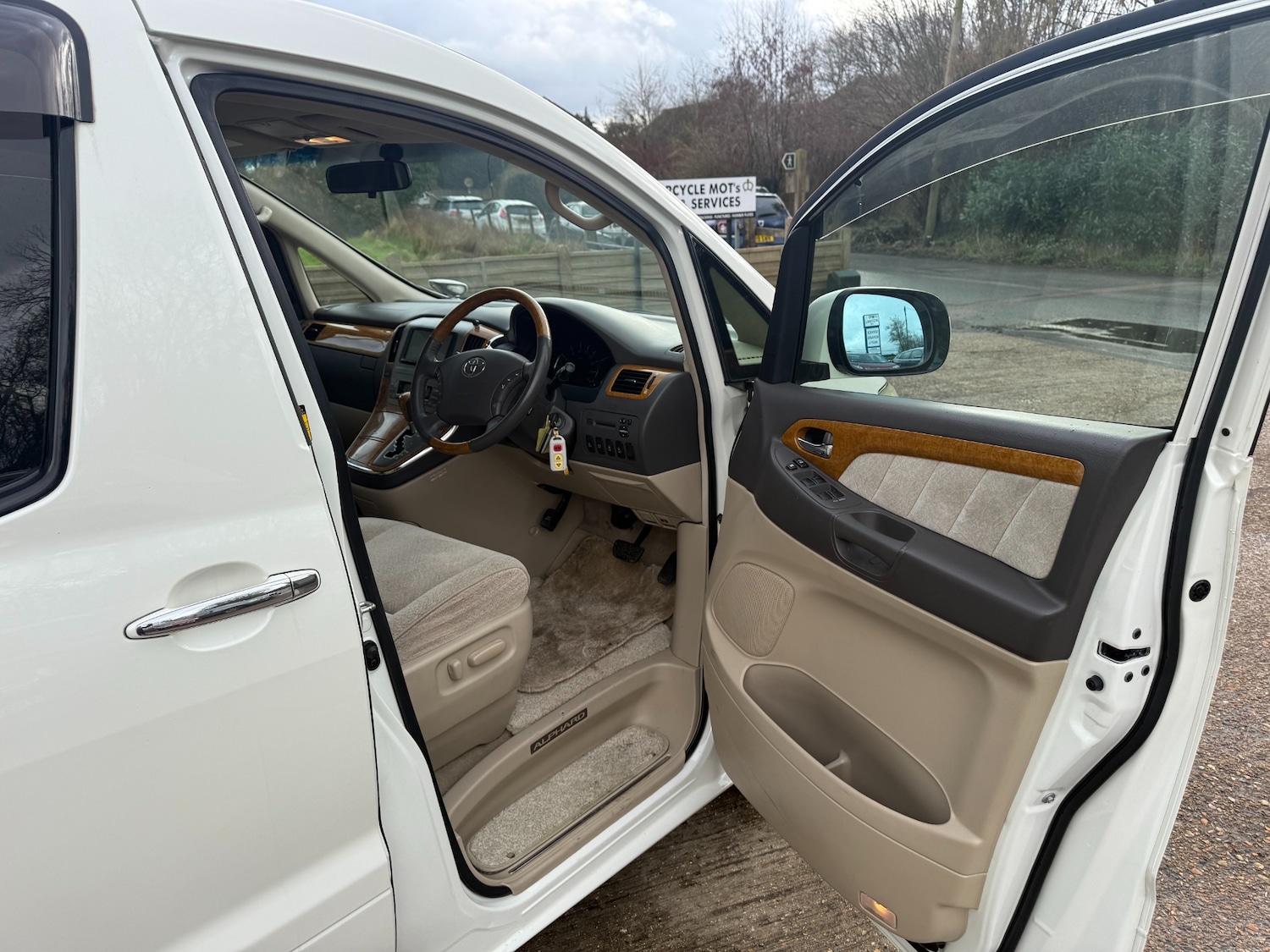 Used Toyota Alphard 2017 for sale - 77530215: Photo 13