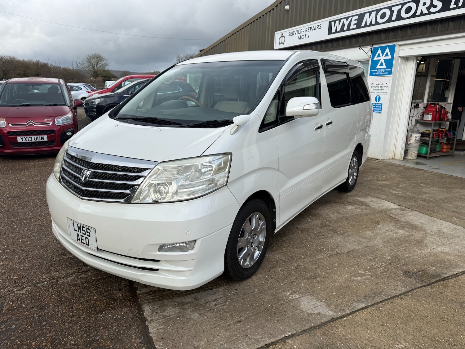 Used Toyota Alphard 2017 for sale - 77530215: Photo 5