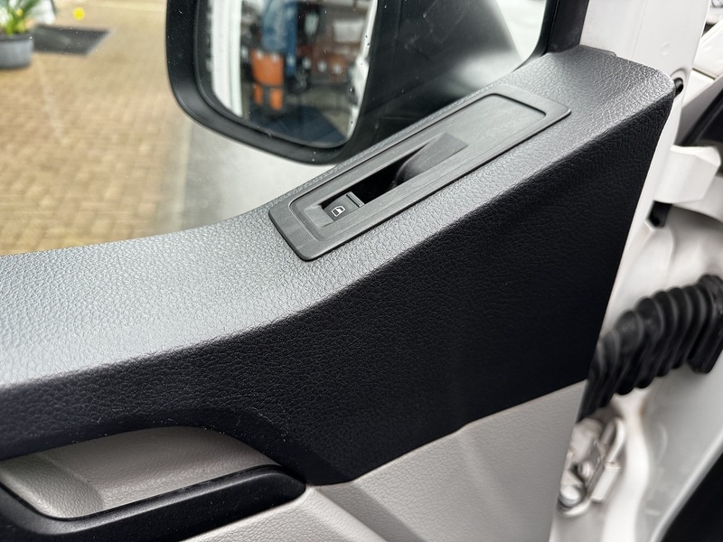 Used Volkswagen Transporter 2018 for sale - 77850881: Photo 20