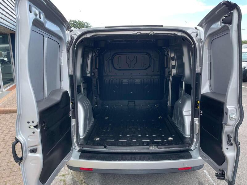 Used Vauxhall Combo 2017 for sale - 77137265: Photo 11