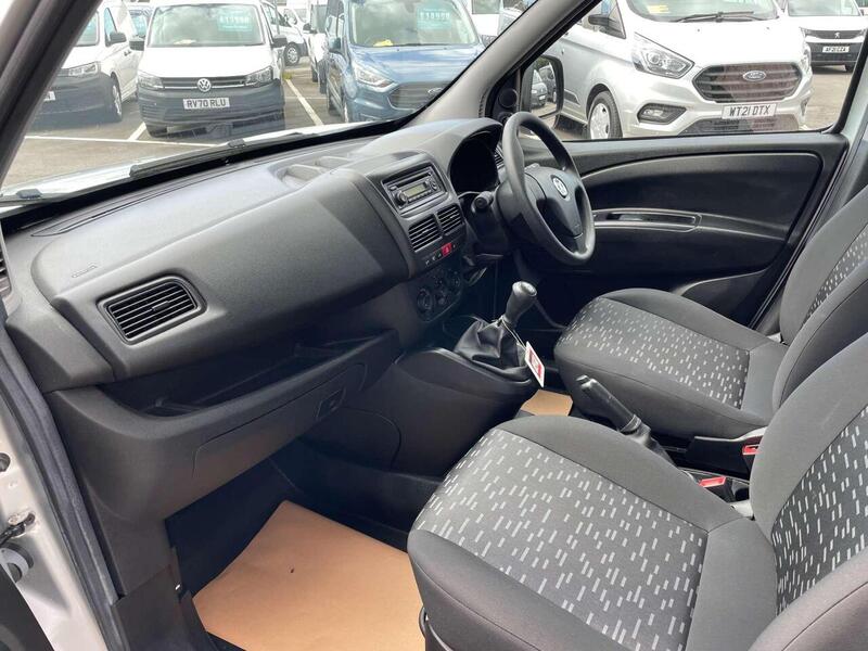 Used Vauxhall Combo 2017 for sale - 77137265: Photo 17