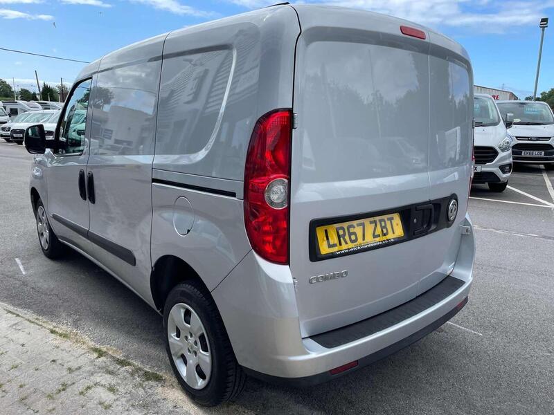 Used Vauxhall Combo 2017 for sale - 77137265: Photo 4