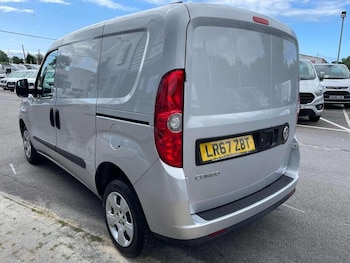 Used Vauxhall Combo 2017 for sale - 77137265: Photo