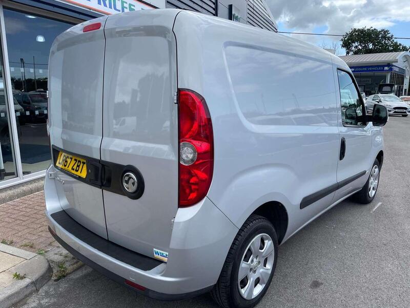 Used Vauxhall Combo 2017 for sale - 77137265: Photo 5