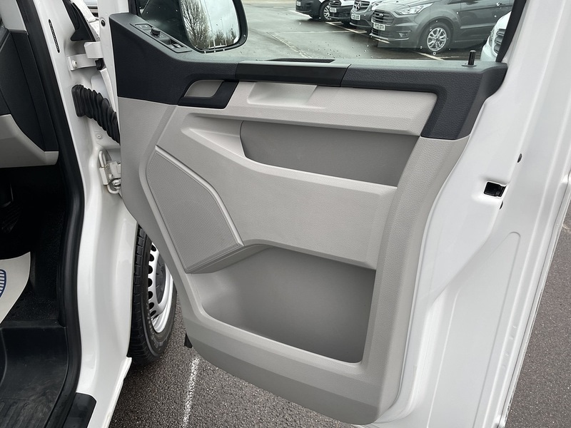 Used Volkswagen Transporter 2018 for sale - 77409177: Photo 18