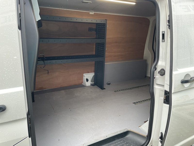 Used Volkswagen Transporter 2018 for sale - 77409177: Photo 24