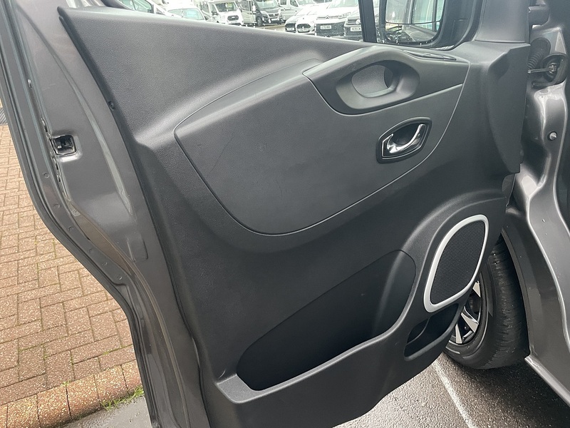 Used Vauxhall Vivaro 2016 for sale - 77137289: Photo 24