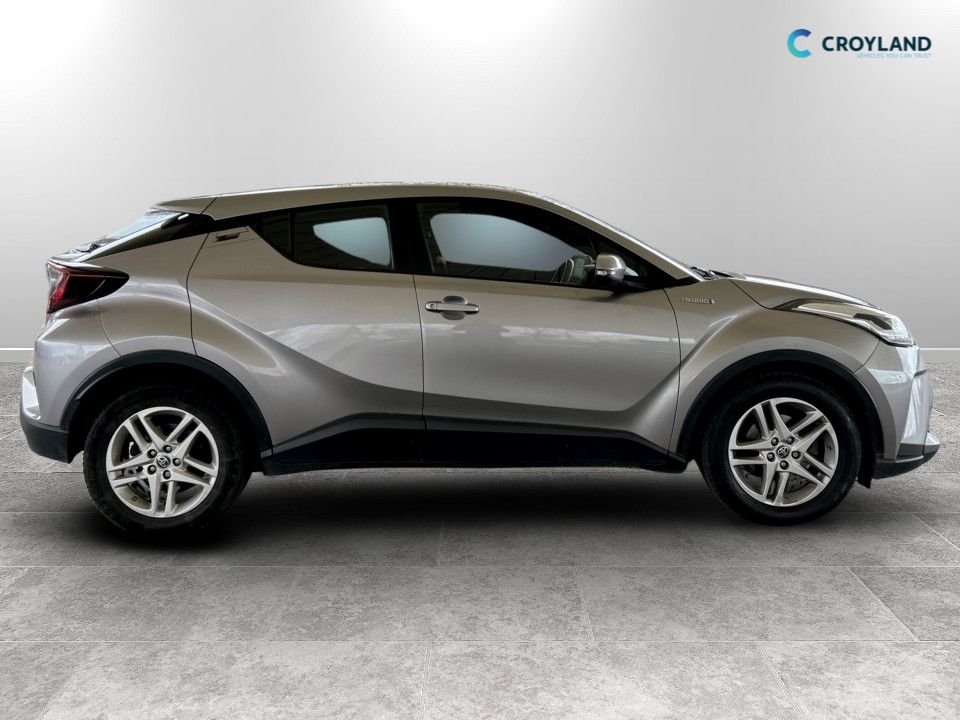 Used Toyota C-HR 2022 for sale - 77739668: Photo 2