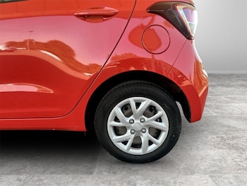Used Hyundai i10 2018 for sale - 79462384: Photo