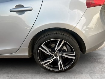 Used Volvo V40 2018 for sale - 79494060: Photo