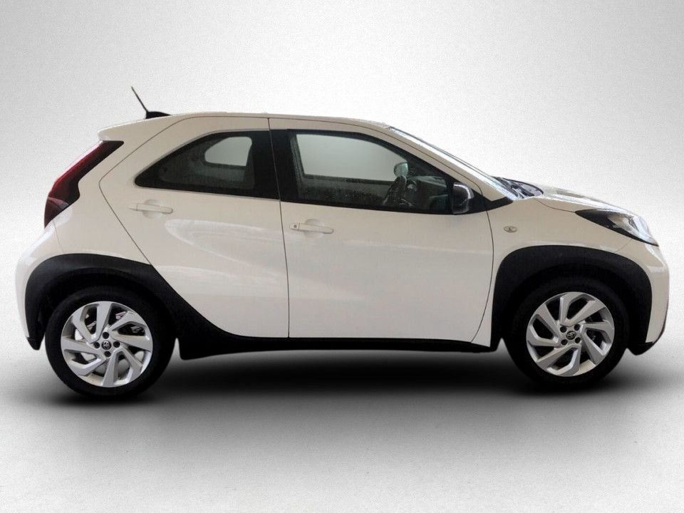 Used Toyota Aygo X 2022 for sale - 77258342: Photo 2