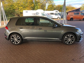 Used Volkswagen Golf 2017 for sale - 77697947: Photo