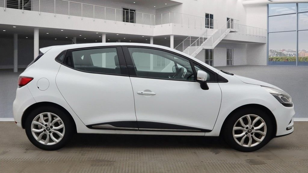 Used Renault Clio 2017 for sale - 77397282: Photo 2