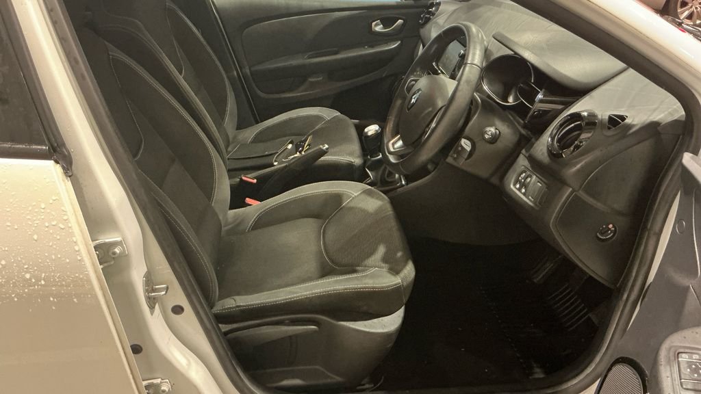 Used Renault Clio 2017 for sale - 77397282: Photo 3