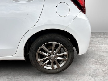 Used Toyota Yaris 2015 for sale - 79013962: Photo