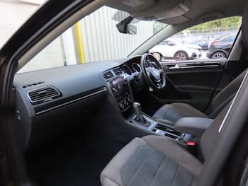 Used Volkswagen Golf 2019 for sale - 79752092: Photo