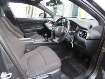 Used Toyota C-HR 2019 for sale - 77563807: Photo