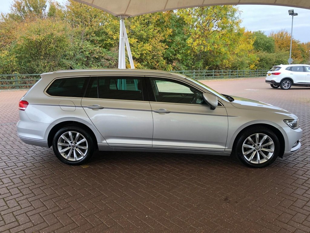 Used Volkswagen Passat 2015 for sale - 77341354: Photo 2