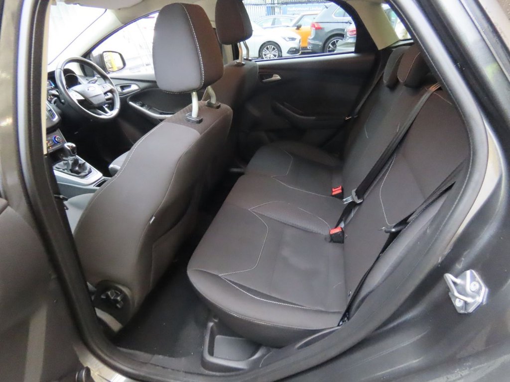 Used Ford Focus 2015 for sale - 77280708: Photo 4