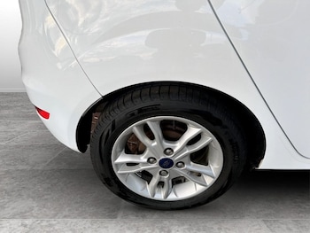 Used Ford Fiesta 2015 for sale - 79494180: Photo