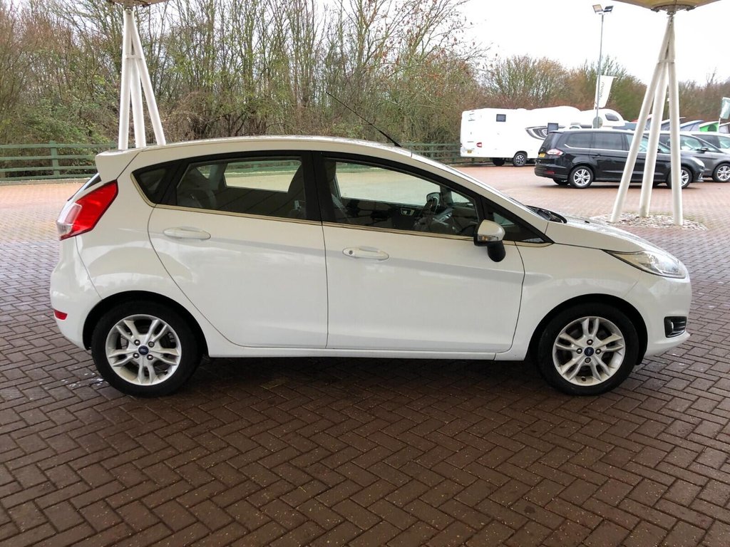 Used Ford Fiesta 2016 for sale - 77263030: Photo 2