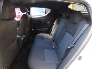 Used Toyota C-HR 2023 for sale - 79160035: Photo