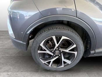 Used Toyota C-HR 2020 for sale - 79642851: Photo