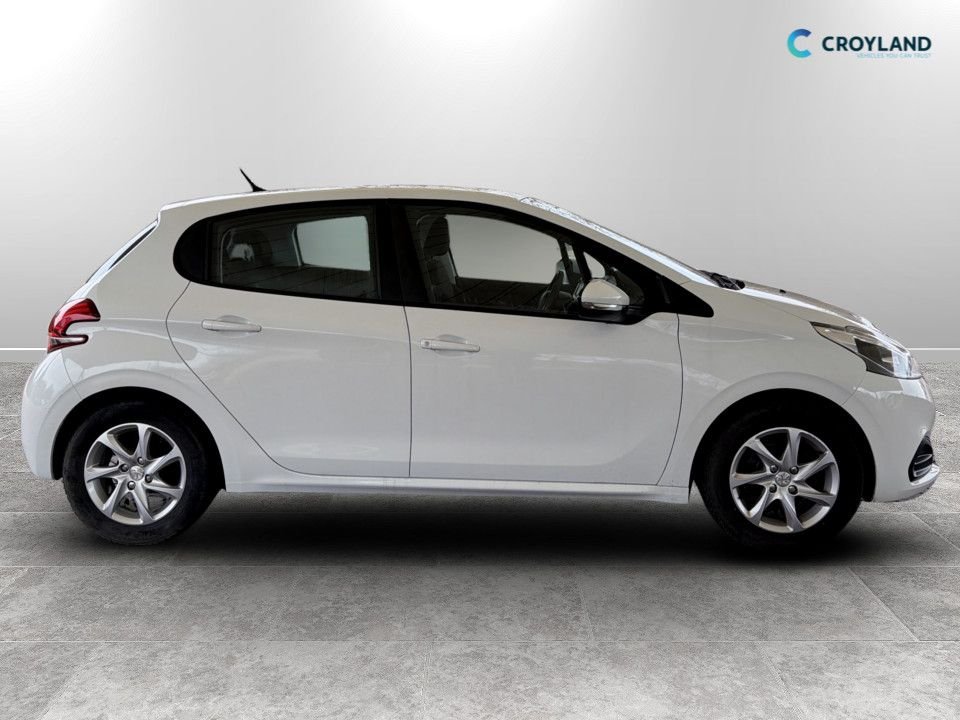Used Peugeot 208 2017 for sale - 77372884: Photo 2