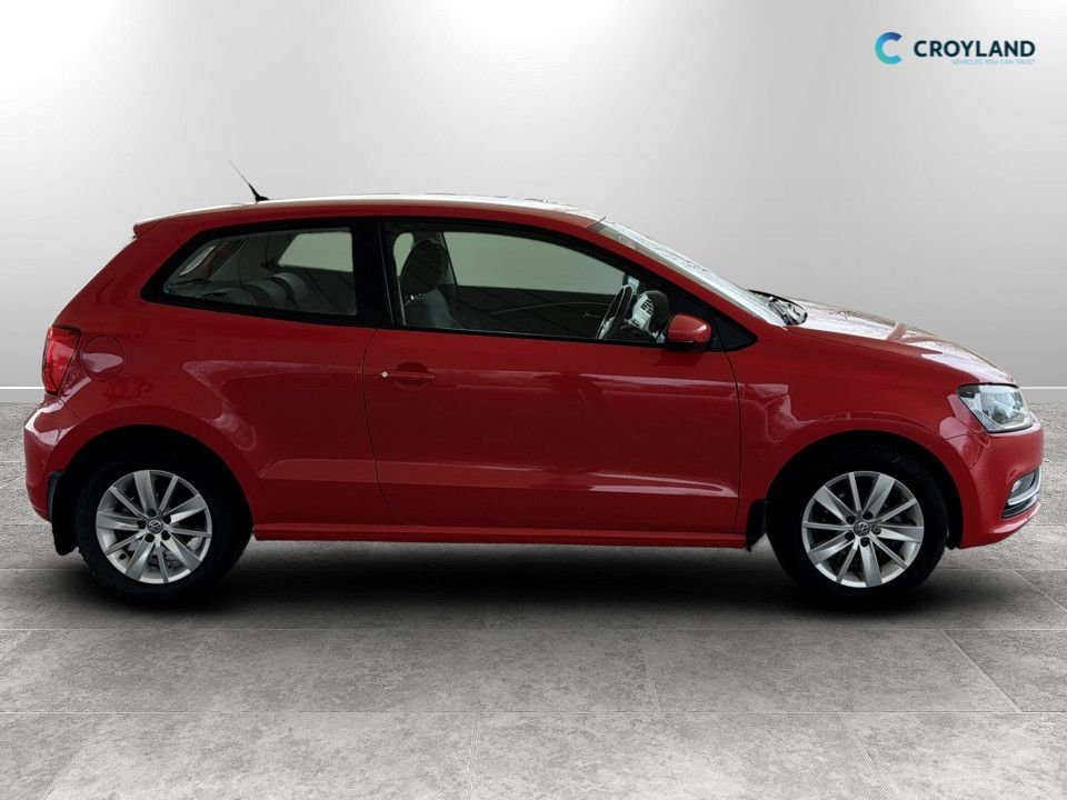 Used Volkswagen Polo 2015 for sale - 77849930: Photo 2
