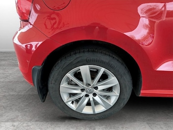 Used Volkswagen Polo 2015 for sale - 77849930: Photo
