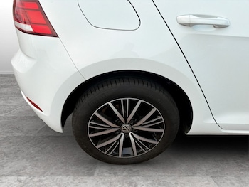 Used Volkswagen Golf 2018 for sale - 78299548: Photo