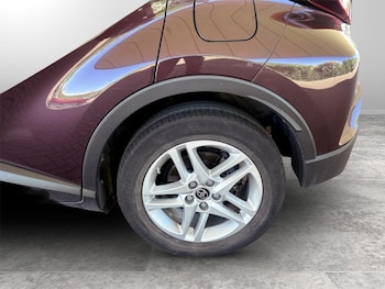 Used Toyota C-HR 2023 for sale - 78401489: Photo