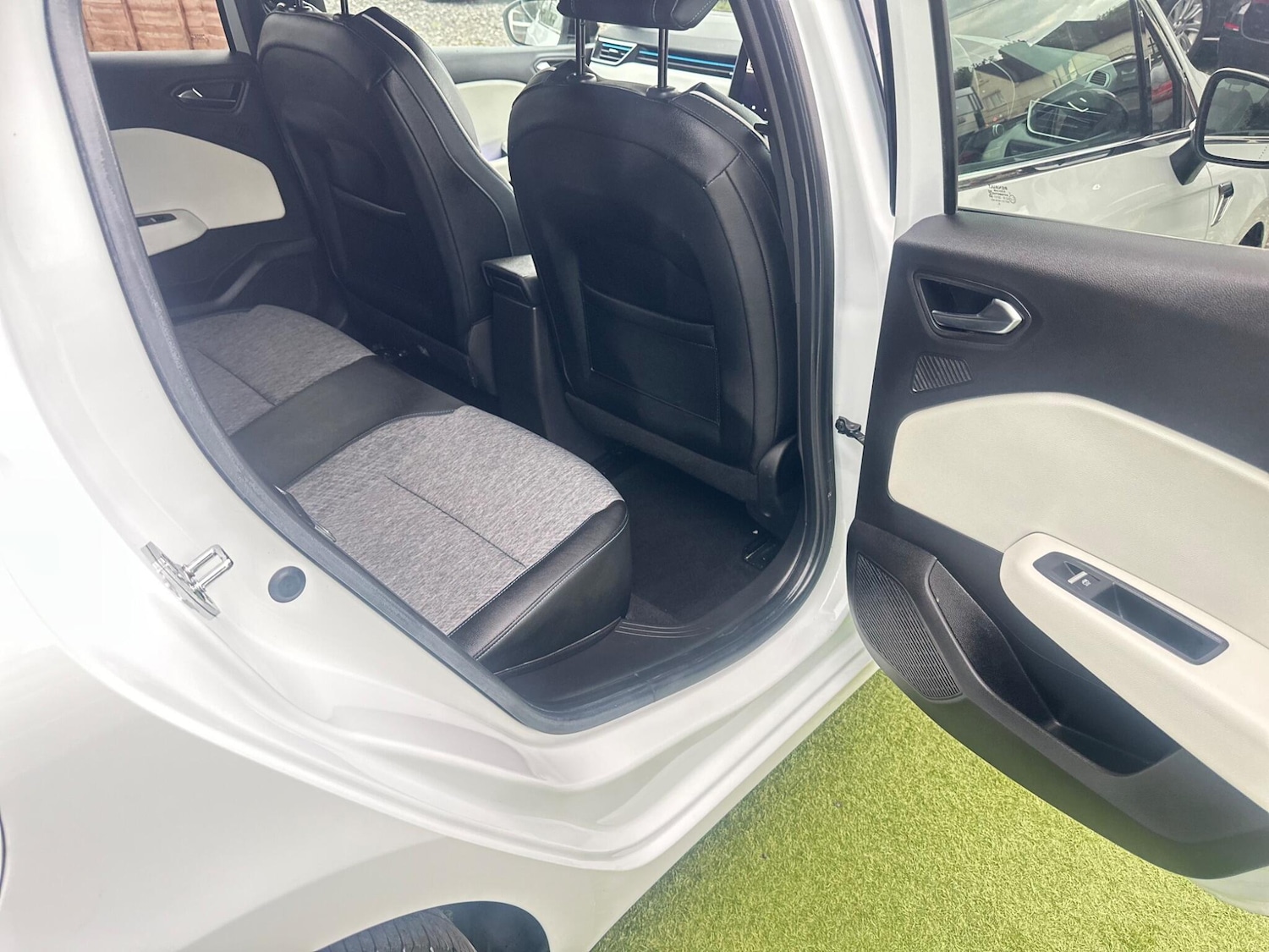 Used Renault Clio 2021 for sale - 76731134: Photo 12