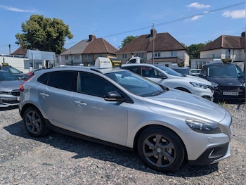 Used Volvo V40 2015 for sale - 79158635: Photo