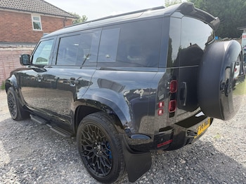 Used Land Rover Defender 2024 for sale - 79131959: Photo