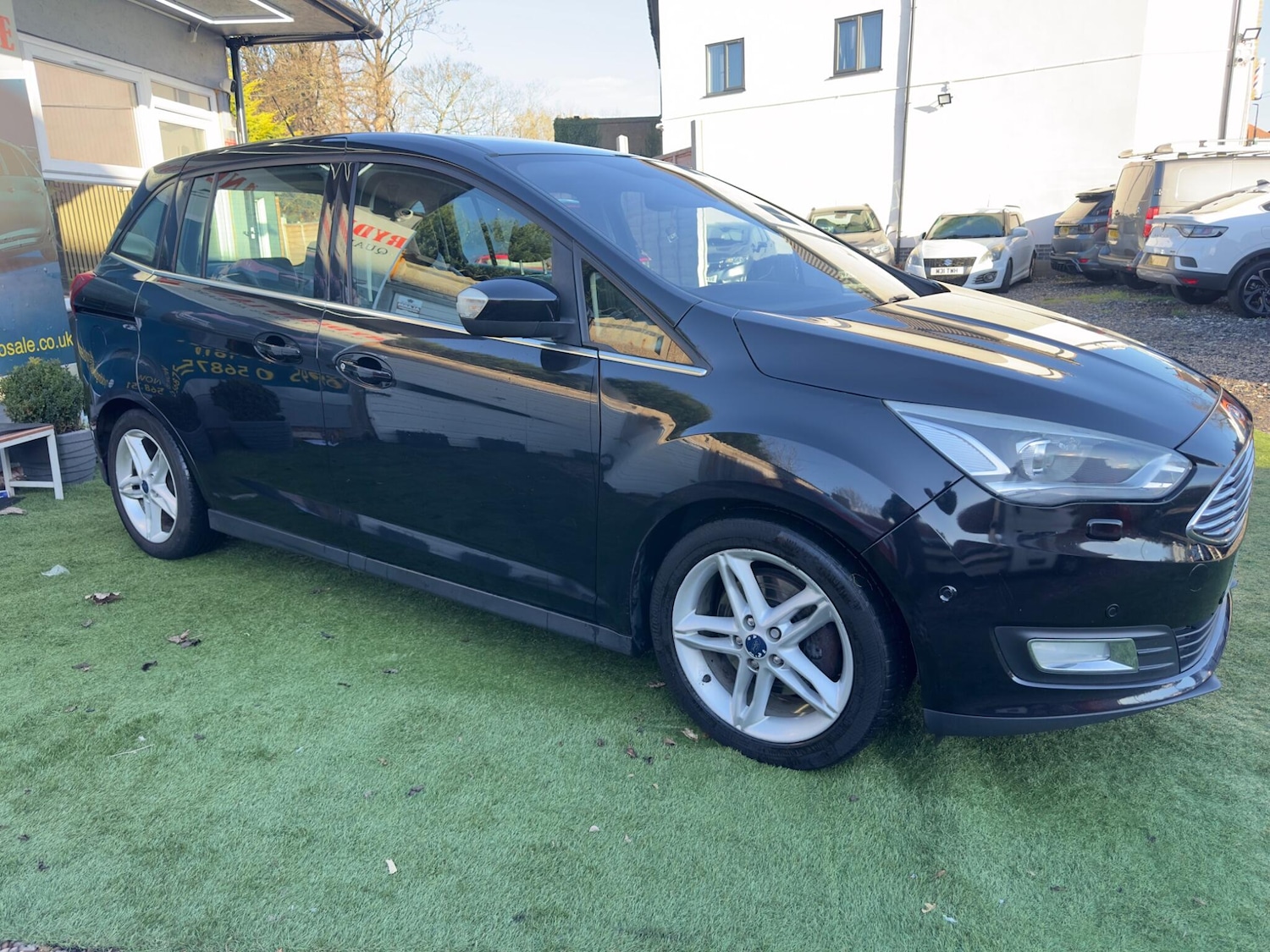 Used Ford Grand C-Max 2015 for sale - 76942439: Photo 3